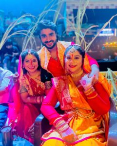 Anara Gupta Instagram - This is very cute picture @pradeeppandey_chintu and @smritysinha_official , can’t miss to post ,,, straight from chaath special shoot for @zeebiskope with my lovely friends ❤️🧿

#aa #chaathspecial #anarabyanalerida #anaragupta #smritysinha #pradeeppandeychintu