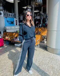 Anara Gupta Instagram - Chalo chalein safar par ❤️🧿

#aa #anara #anaragupta 

#ootd #picoftheday #photo #photooftheday #photography #instagood #instagram #instadaily #instalike