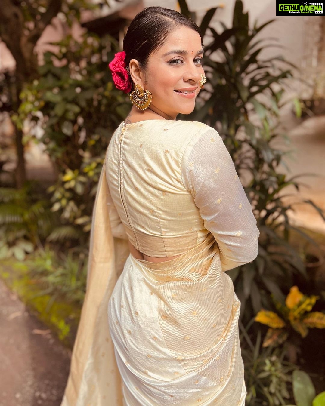 Anara Gupta Instagram - किसी और से इश्क़ अब मुमकिन नहीं, तुझे किसी और में देखने की हिम्मत नहीं ❤️🧿 #aa #anara #anaragupta #ootd #picoftheday #photography #photo #photooftheday #instagood #instagram #instadaily #instalike #inspiration #love