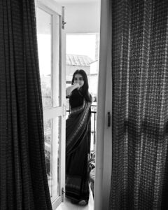 Anaswara Rajan Instagram - The feminine urge to drape saree everyday 🌼❤️

📷 @ishoooooooo