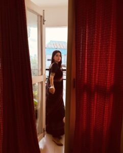 Anaswara Rajan Instagram - The feminine urge to drape saree everyday 🌼❤️

📷 @ishoooooooo