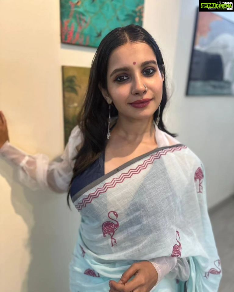 Angana Roy Instagram - Happy Diwali β€οΈ May the festival of lights bring more clarity, peace and happiness to your lives. Love and Light, A. π #diwali #festivaloflights #festivities #dhanteras #kalipujo #sareelook #sareelover #lookoftheday #postoftheday #mondaymood #blueaesthetic #anganaroy #lovefromA