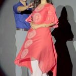 Angana Roy Instagram - আমাদের নতুন সিরিয়াল #TumiAshePasheThakle শুরু হচ্ছে আজ থেকে ঠিক 8 pm on @starjalsha | Stay tuned. @rohaan_bhattacharjee @anganaroyy #ChupKorrGossAchhe