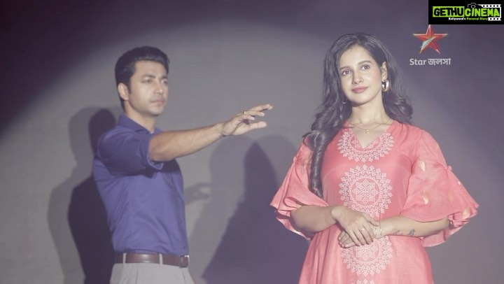 Angana Roy Instagram - আজ, 3 নভেম্বর শুক্রবার থেকে । প্রতিদিন 8:00 PM দেব-পারোর কখনও না দেখা এক ভালোবাসার গল্প ‘তুমি আশেপাশে থাকলে’ শুধুমাত্র স্টার জলসায়। #TumiAshepasheThakle #StarJalsha #তুমিআশেপাশেথাকলে