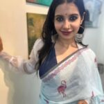 Angana Roy Instagram - Happy Diwali ❤️ May the festival of lights bring more clarity, peace and happiness to your lives. Love and Light, A. 💛 #diwali #festivaloflights #festivities #dhanteras #kalipujo #sareelook #sareelover #lookoftheday #postoftheday #mondaymood #blueaesthetic #anganaroy #lovefromA
