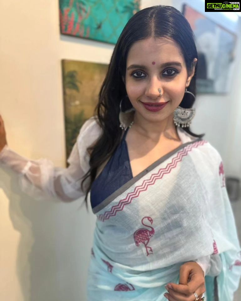 Angana Roy Instagram - Happy Diwali β€οΈ May the festival of lights bring more clarity, peace and happiness to your lives. Love and Light, A. π #diwali #festivaloflights #festivities #dhanteras #kalipujo #sareelook #sareelover #lookoftheday #postoftheday #mondaymood #blueaesthetic #anganaroy #lovefromA