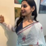 Angana Roy Instagram - Happy Diwali ❤️ May the festival of lights bring more clarity, peace and happiness to your lives. Love and Light, A. 💛 #diwali #festivaloflights #festivities #dhanteras #kalipujo #sareelook #sareelover #lookoftheday #postoftheday #mondaymood #blueaesthetic #anganaroy #lovefromA