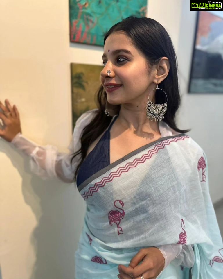 Angana Roy Instagram - Happy Diwali ❤ May the festival of lights bring more clarity, peace and happiness to your lives. Love and Light, A. 💛 #diwali #festivaloflights #festivities #dhanteras #kalipujo #sareelook #sareelover #lookoftheday #postoftheday #mondaymood #blueaesthetic #anganaroy #lovefromA