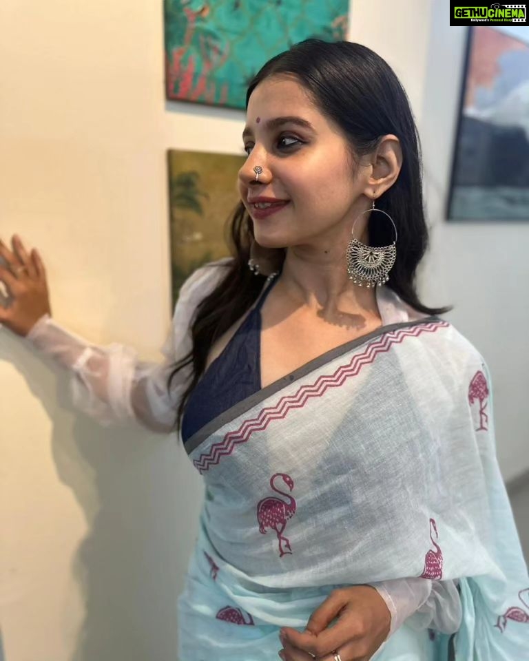 Angana Roy Instagram - Happy Diwali β€οΈ May the festival of lights bring more clarity, peace and happiness to your lives. Love and Light, A. π #diwali #festivaloflights #festivities #dhanteras #kalipujo #sareelook #sareelover #lookoftheday #postoftheday #mondaymood #blueaesthetic #anganaroy #lovefromA