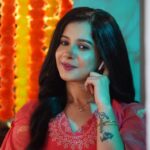 Angana Roy Instagram - Here's some snaps of Paro. 💛 Kemon lagche shobar 'Tumi Ashe Pashe Thakle'? Keep watching our show everyday at 8PM only on @starjalsha 🙏😇 #tumiashepashethakle #newshow #paro #tvshow #starjalsha #anganaroy #lovefromA #tuesday
