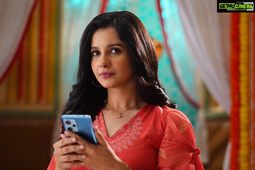 Angana Roy Instagram - Here's some snaps of Paro. 💛 Kemon lagche shobar 'Tumi Ashe Pashe Thakle'? Keep watching our show everyday at 8PM only on @starjalsha 🙏😇 #tumiashepashethakle #newshow #paro #tvshow #starjalsha #anganaroy #lovefromA #tuesday