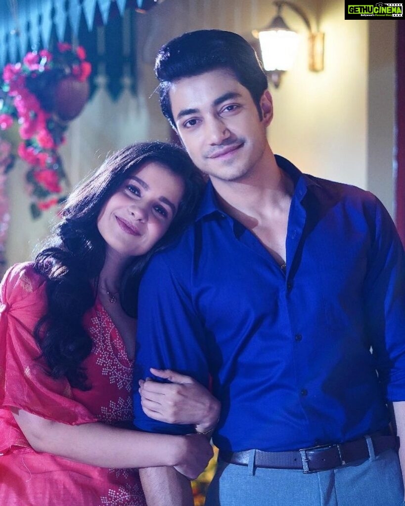 Angana Roy Instagram - Thank you for giving us so much love in the first episode 💝 Keep loving and watching Tumi Ashe Pashe Thakle 😍 Everyday 8pm only on @starjalsha #rohaan #angana #tumiashepashethakle