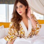 Angela Krislinzki Instagram - Hola, comment allez, allez-vous Burj Al Arab Jumeirah