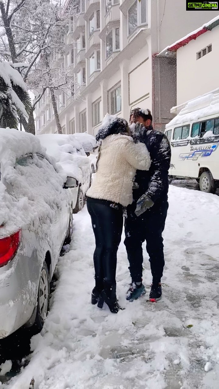 Angela Krislinzki Instagram - Snow ❄️ Pappi 💋