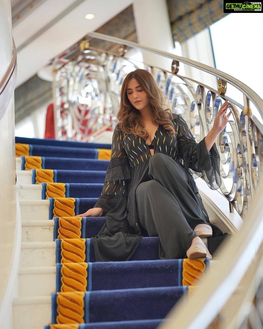Angela Krislinzki Instagram - Hello dubai ✈️ Burj Al Arab Jumeirah