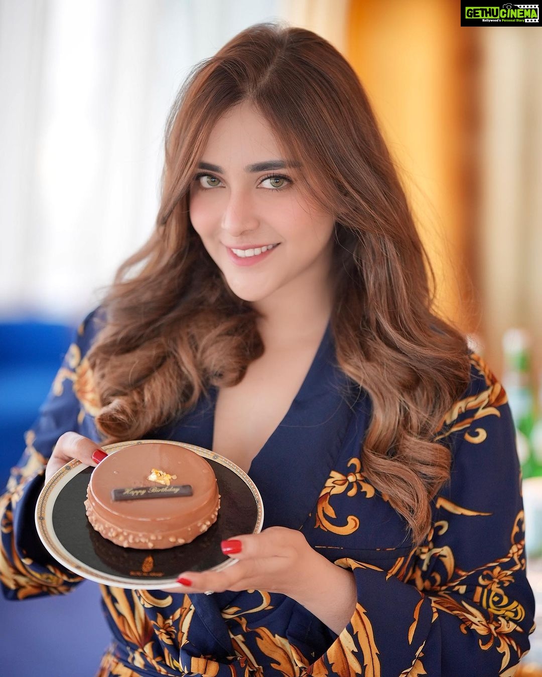 Angela Krislinzki Instagram - 🎂 Burj Al Arab Jumeirah