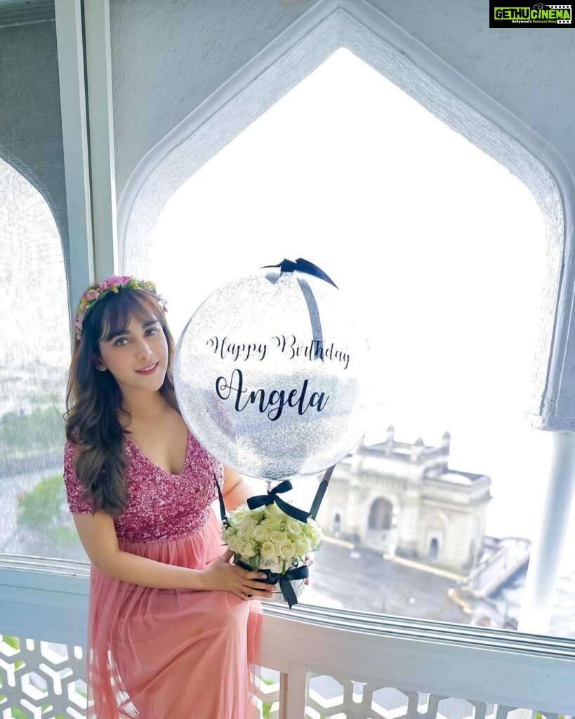 Angela Krislinzki Instagram - Aaj mera janam din hai … Chalo mujhe wish karo sab log 🙈😂 The Taj Mahal Palace, Mumbai