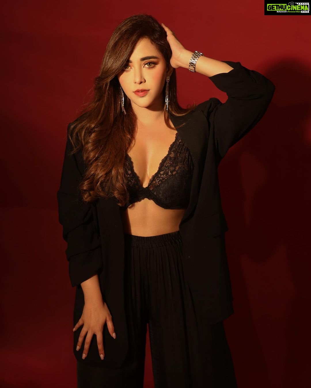 Angela Krislinzki Instagram - I like my coffee how I like myself: Dark, bitter, and too hot for you 💋