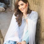 Angela Krislinzki Instagram - हाँ.. हंसी बन गए, हाँ.. नमी बन गए तुम मेरे आसमां, मेरी जमीं बन गए