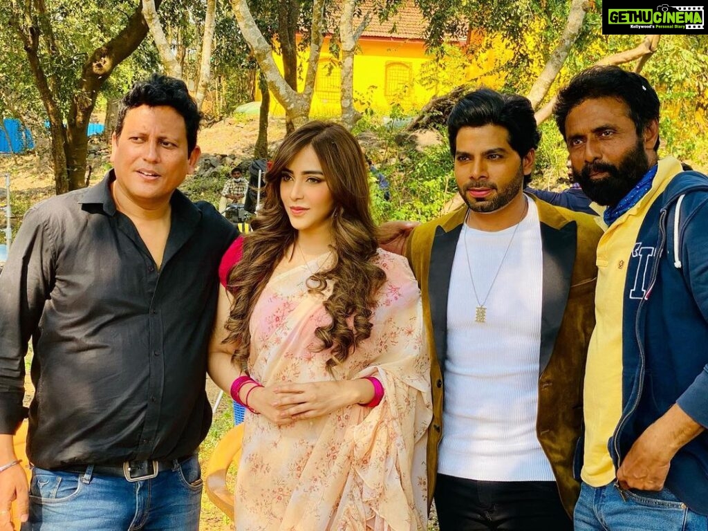 Angela Krislinzki Instagram - And its a wrap... Tauba Tera jalwa ✨ what a wonderful team... A big thanks to all of you for being so nice to me.🙏🏻 Thank you @director_akashaditya for being so nice to me and offering me such an wonderful script with so many different shades. U are one of the most intelligent person i have come across.Thank you shakeel ji for making me look super gorgeous in every frame🙏🏻 perfection is second word to describe your work @jatinkhuranaofficial ur an amazing costar, actor, dancer, learnt so much from you, about spirituality, humility and perseverance.Keep the great work going . @ameeshapatel9 ur a living barbie doll, love everything about you, a true fashionista, amazing actress and looks to die for but above all what sets u apart is ur humble heart. Rajesh ji the 1 take artist words run short to describe what a wonderful actor ur. Learnt so much from you. Thank you. I can go on and on about every person on set who made it possible. ❤️🙏🏻 Thanks to each one of u ✨