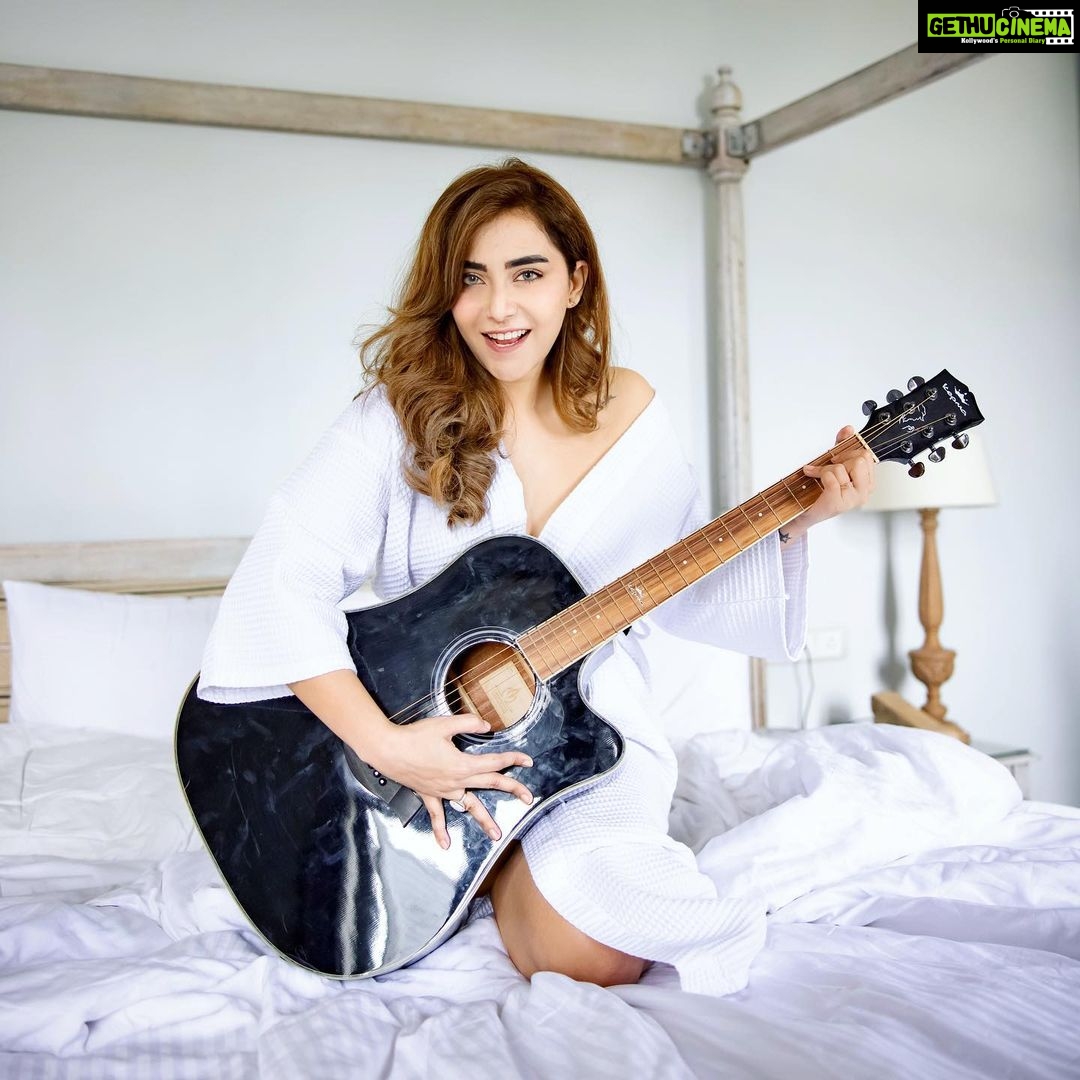 Angela Krislinzki Instagram - Hello weekend 🌻 The Source at Sula
