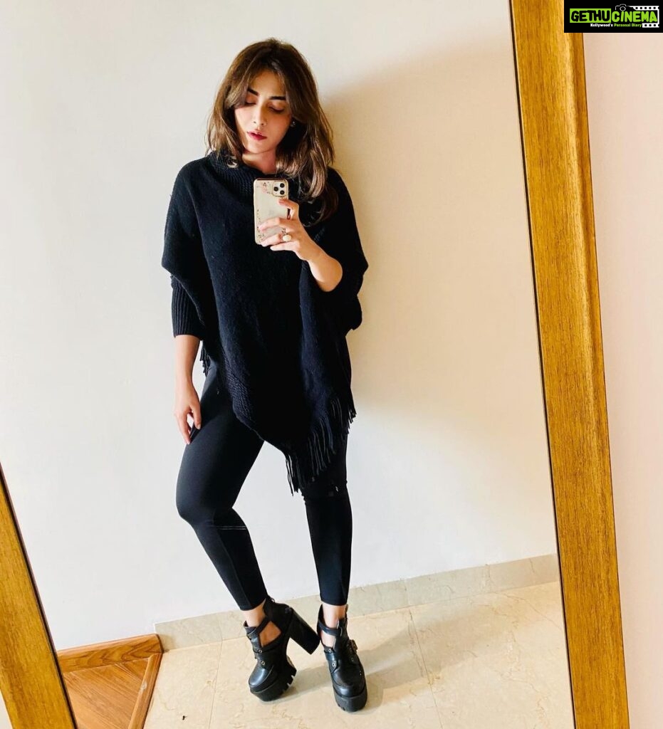 Angela Krislinzki Instagram - The iconic mirror selfie’s... glad they are back 💕 Chandigarh, India