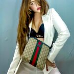 Angela Krislinzki Instagram - 𝙳𝚘𝚗’𝚝 𝚋𝚎 𝚘𝚗𝚎 𝚘𝚏 𝚊 𝚖𝚒𝚕𝚕𝚒𝚘𝚗, 𝚋𝚎 𝚘𝚗𝚎 𝚒𝚗 𝚊 𝚖𝚒𝚕𝚕𝚒𝚘𝚗 ♕.