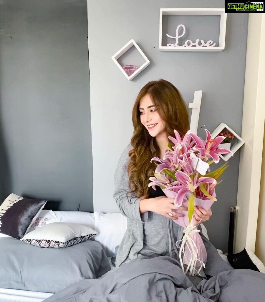Angela Krislinzki Instagram - Mornings like these... total bliss 🌸 Home Sweet Home