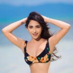Angela Krislinzki Instagram - Beach please 🌴 Koh Samui
