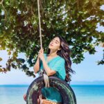 Angela Krislinzki Instagram - Gratitude ❤️ new song out now... link in bio...