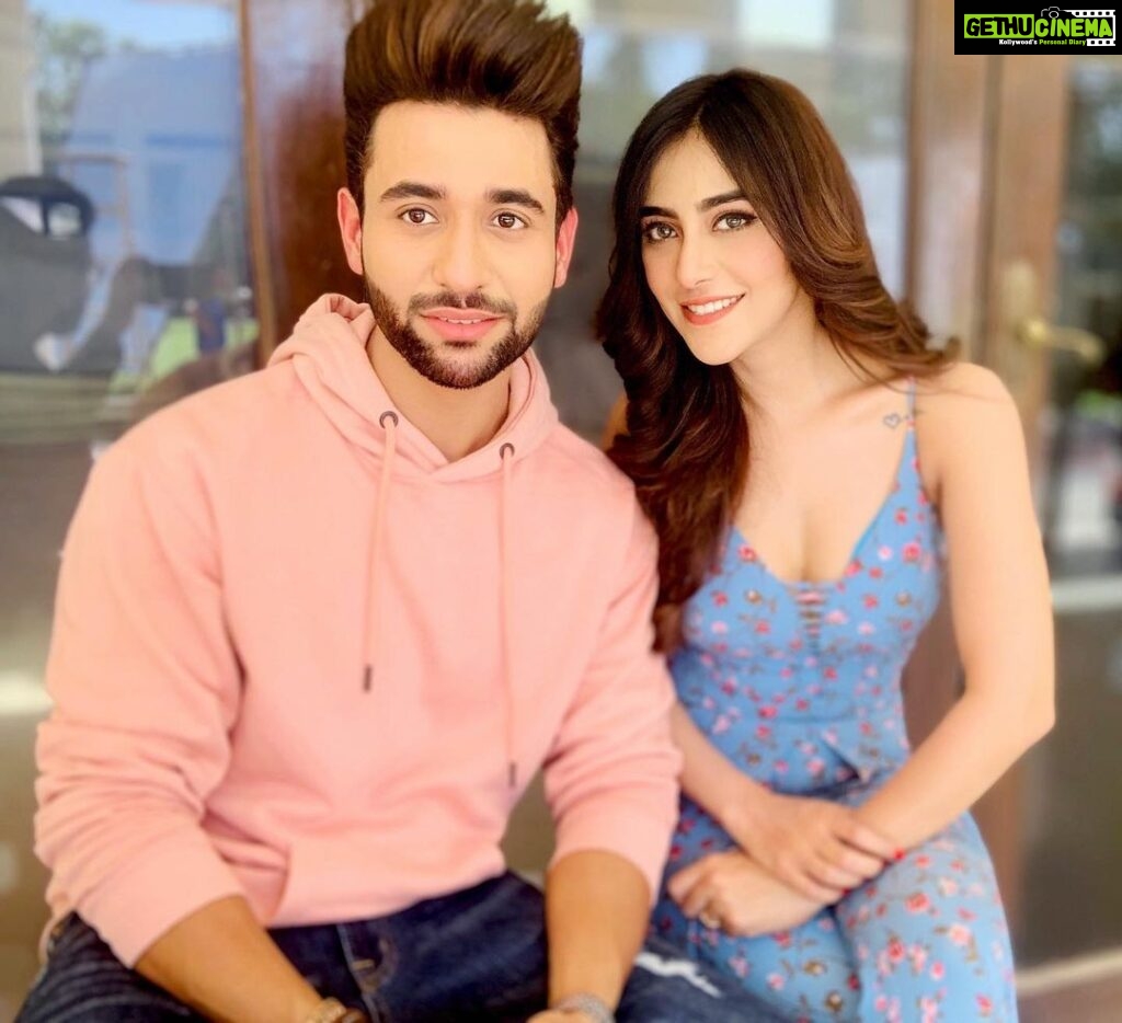 Angela Krislinzki Instagram - Have you ever lost someone you love, im sure you will love this next song by @madhav_mahajan 🔜💕