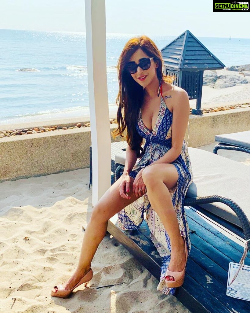 Angela Krislinzki Instagram - "A smooth sea never made a skilled sailor."🐬 Hilton Hua Hin Resort and Spa