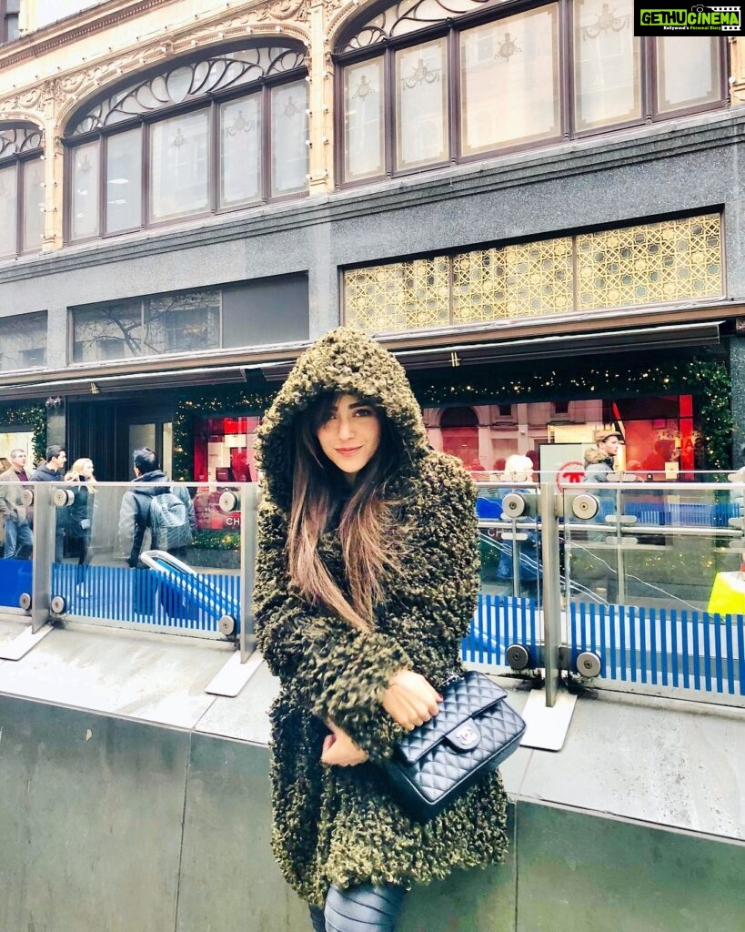 Angela Krislinzki Instagram - when ur designer coat turns out to be pubg games ghille suit 😂😂😂💰💰💰🙈🙈🙈 #ghilliesuit #pubg Harrod's London