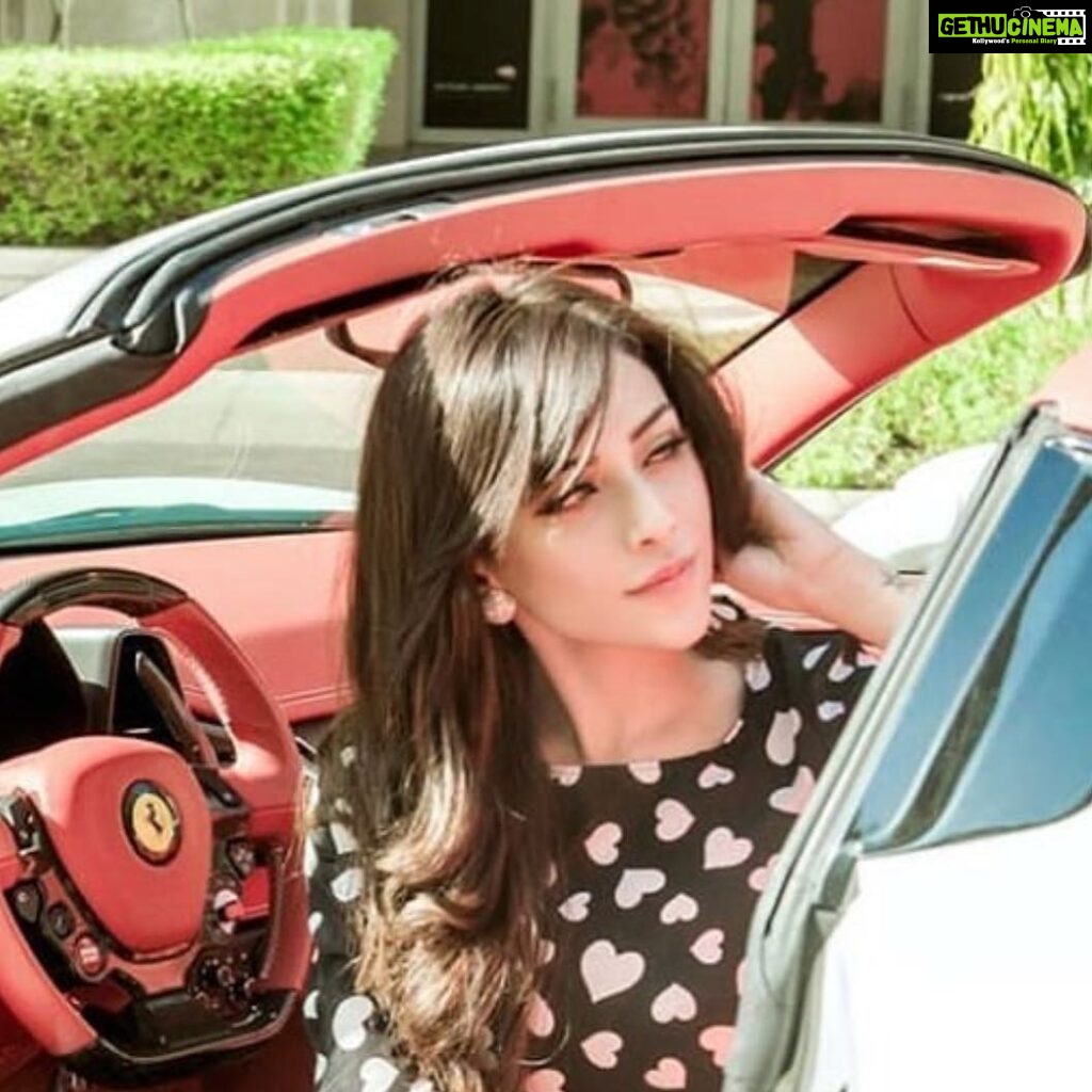 Angela Krislinzki Instagram - Indias next superstars #rohitshetty #karanjohar #starplus #indiasnextsuperstars #hotstar #angelakrislinzki #maheshbhatt