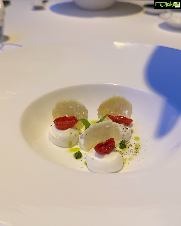 Angela Krislinzki Instagram - Ristorante L' Olivo at Al Mahara Restaurant at Burj Al Arab is an exquisite dining experience by Chef Andrea Migliaccio from Capri's Two-Michelin star 'Ristorante L'Olivo' Delicious cocktails and incredible food with charming service The aquarium is filled with over 20 species of fish they are so mesmerizing! Share this with who you would like to dine at this underwater restaurant. #burjalarab #michelinstar #jumeirah #dubai #seafood #italian #michelinguide #restaurants #luxuryhotel Al Mahara Restaurant - Burj Al Arab (Dubai)