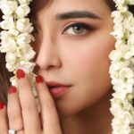 Angela Krislinzki Instagram -