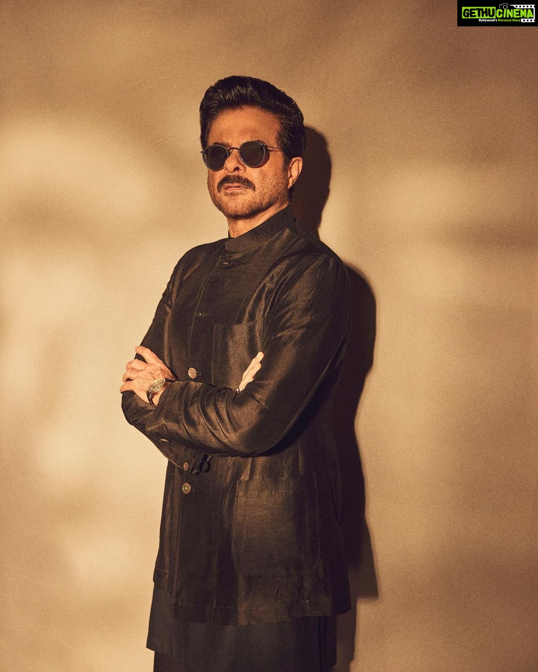 Anil Kapoor Instagram - The golden hour click!! Outfit: @suketdhir Eyewear: @eyevan_official Watch: @cartier Shoes: @louisvuitton Styled by : @kshitijkankaria Makeup Artist: @deepakchauhanartist Hairstylist: @raskarjaipal @whynot_byzeeba 📸: @sheldon.santos Mumbai - मुंबई