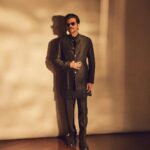 Anil Kapoor Instagram – The golden hour click!!
Outfit: @suketdhir
Eyewear: @eyevan_official
Watch: @cartier
Shoes: @louisvuitton
Styled by : @kshitijkankaria
Makeup Artist: @deepakchauhanartist
Hairstylist:
@raskarjaipal @whynot_byzeeba
📸: @sheldon.santos Mumbai – मुंबई