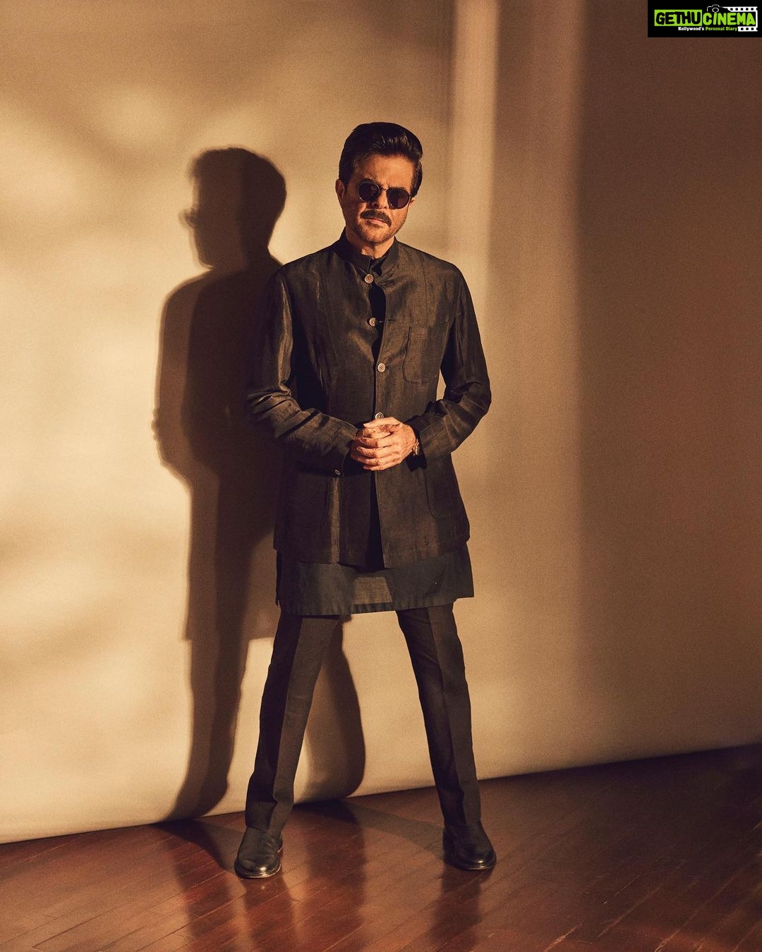 Anil Kapoor Instagram - The golden hour click!! Outfit: @suketdhir Eyewear: @eyevan_official Watch: @cartier Shoes: @louisvuitton Styled by : @kshitijkankaria Makeup Artist: @deepakchauhanartist Hairstylist: @raskarjaipal @whynot_byzeeba 📸: @sheldon.santos Mumbai - मुंबई