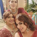Anisha Hinduja Instagram - The colour of the festive season is #red #❤️ #célébration #festive #festivewear #bonding #happiness #smiles #joy #stayhappy Happy Dhanteras to all of you ❤️🥰