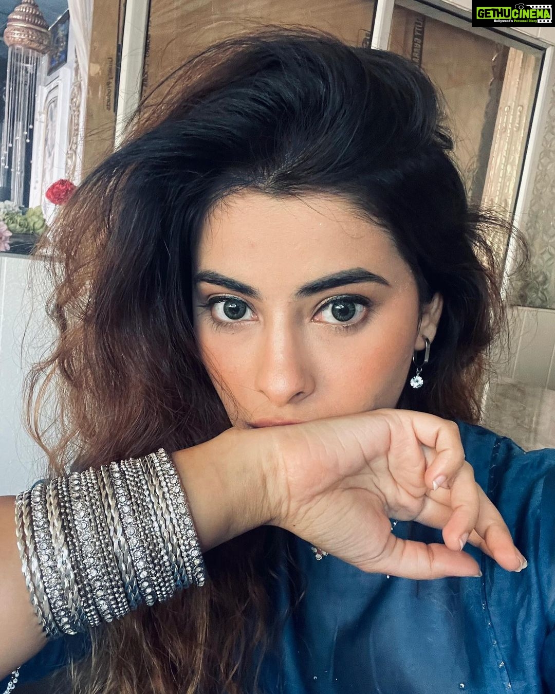 Anisha Victor Instagram - Dill walo ka sheher for a minute 🏡 #दिल्ली #delhi will always have a special place in my heart 💕 बस इश्क़ मुहब्बत प्यार ♥️