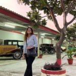 Anisha Victor Instagram – Swipe 👉 to see some vintage beauties 🎠
.
.
#vintage #vintagecars #museum #ahmedabad #gujrat #dastan #vintagecarsmuseum #carmuseum #rollsroyce #buick #mercedes #oldcars #frangipani #frangipanitree #pinksky #travel #explore #packard #hotchkiss #lagonda #Chevrolet #hispanosuiza #bentley #rover #rover16 #daimler Ahmedabad, India