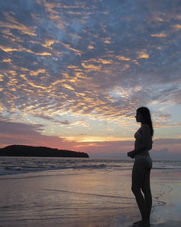 Anisha Victor Instagram - Throwback to this magical sunset in Langkawi 🏝️ #langkawi #island #travel #malaysia #explore #beaches #sunsets #travelxp #magicalskies #kualalumpur #penang #georgetown Langkawi Island