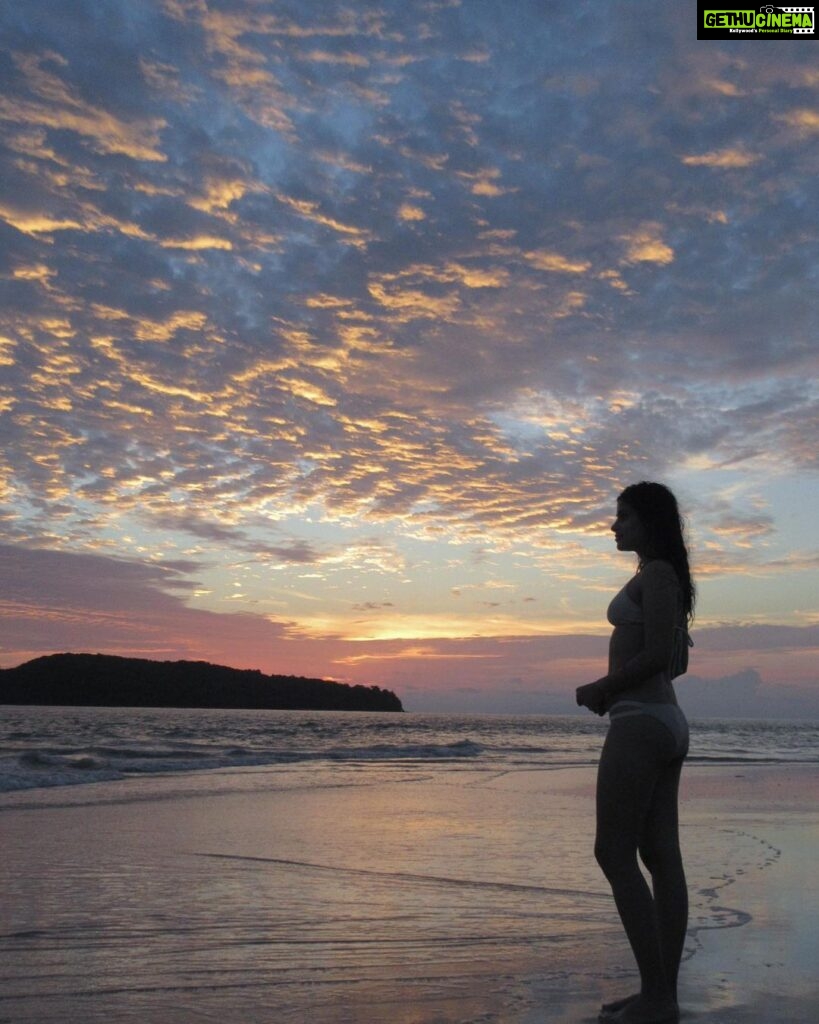 Anisha Victor Instagram - Throwback to this magical sunset in Langkawi 🏝 #langkawi #island #travel #malaysia #explore #beaches #sunsets #travelxp #magicalskies #kualalumpur #penang #georgetown Langkawi Island
