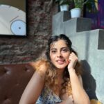 Anisha Victor Instagram - One of those days when I love the sun and it loves me back 🌻 Also photo credits to @vsumit and his iPhone, the celestial placement of the sun and of course the sunroof ☀️ Toit - Mumbai