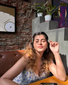 Anisha Victor Instagram - One of those days when I love the sun and it loves me back 🌻 Also photo credits to @vsumit and his iPhone, the celestial placement of the sun and of course the sunroof ☀️ Toit - Mumbai