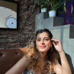 Anisha Victor Instagram - One of those days when I love the sun and it loves me back 🌻 Also photo credits to @vsumit and his iPhone, the celestial placement of the sun and of course the sunroof ☀️ Toit - Mumbai