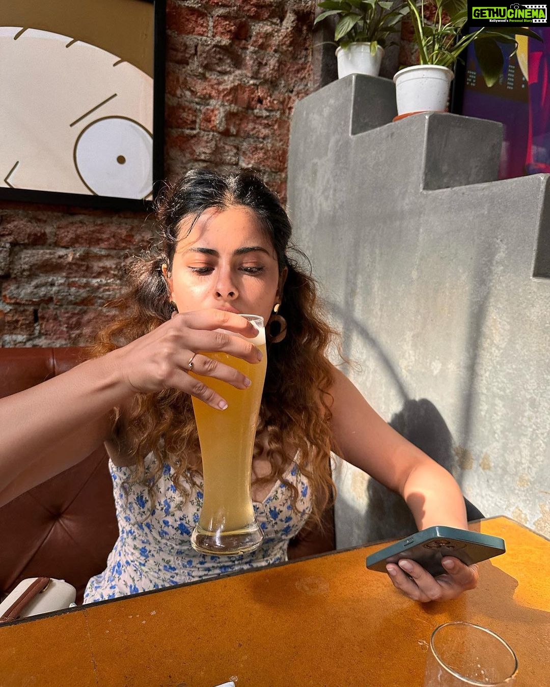 Anisha Victor Instagram - One of those days when I love the sun and it loves me back 🌻 Also photo credits to @vsumit and his iPhone, the celestial placement of the sun and of course the sunroof ☀️ Toit - Mumbai