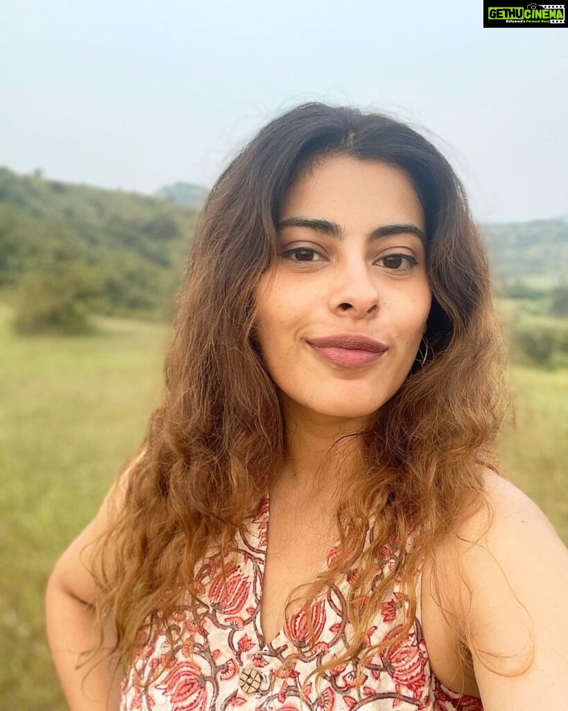 Anisha Victor Instagram - Hindi wala फूल 🌻🪻 Western Ghats