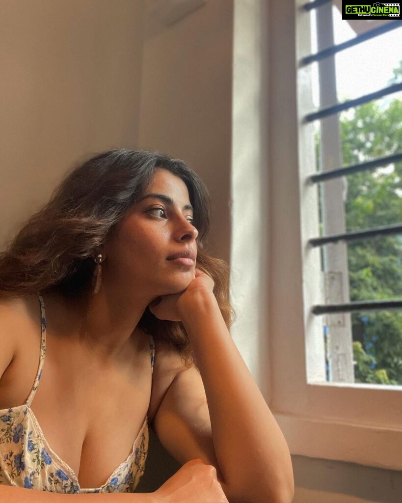 Anisha Victor Instagram - I love looking out of the window… I could do it for hours.. and it may seem like a colossal waste of time to many but it brings me peace. A short meaningful pause in the chaos of the city( same AQI but still helps). I’m running at hundred miles per hour… okay not literally 100 miles/hour but you get the picture. The path is uneven, might even hit my toe against a rock sticking out of the ground, the coconut just about hanging on to its last fibre misses you by a second or maybe not, a gust of wind brings with it some sand ready to make my eye a temporary habitat (and if it has to be… let it be my left eye God! I use the right one to shoot). The little insect aims straight for the eyes or the nose or the mouth and that’s my first meal of the day. The little pebble… a teeny tiny microscopic pebble in my shoe! Do not underestimate it. You know the feeling right! It’s not exactly an itch you can’t scratch…you can take off your shoe and ….well just scratch your foot and take the invincible pebble out but wouldn’t it be nice to go just one day without that happening. The crow pooped on my shirt but I’m still running because at least it didn’t get my hair this time, no reason for me to stop now when some detergent and water can take care of it later. And of course you’re going to encounter a curve ball… and I’m not taking metaphorically here;an actual curve ball. Well, what was I expecting…I’m on a track in a Cricket field. But I keep running. I see my smartwatch and I stop to quench my thirst. Luckily I have a bottle of sweet sweet water on me. Now back to running again…and if you still think it’s about running… The water bottle is the window. 🪟 Fin. Bandra West